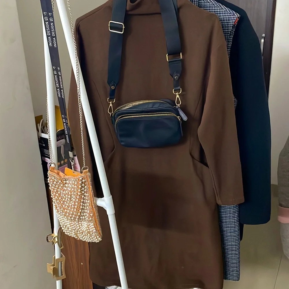 Beautiful Korean (highneck) dress - Picture 3 of 12